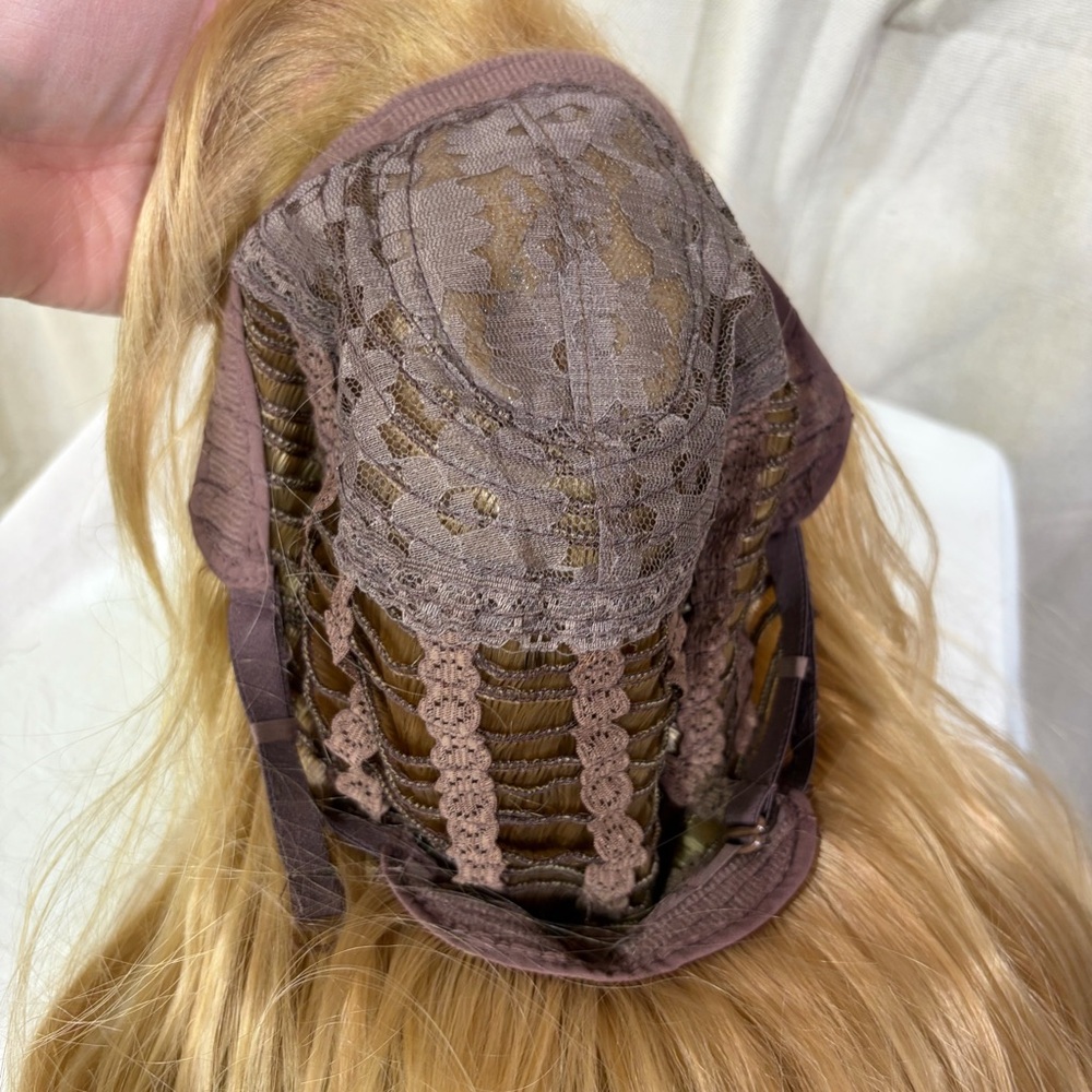 (NWT) Shining Yourself by Haircube Golden Blonde Shaggy Wig with Bangs - Picture 4 of 5